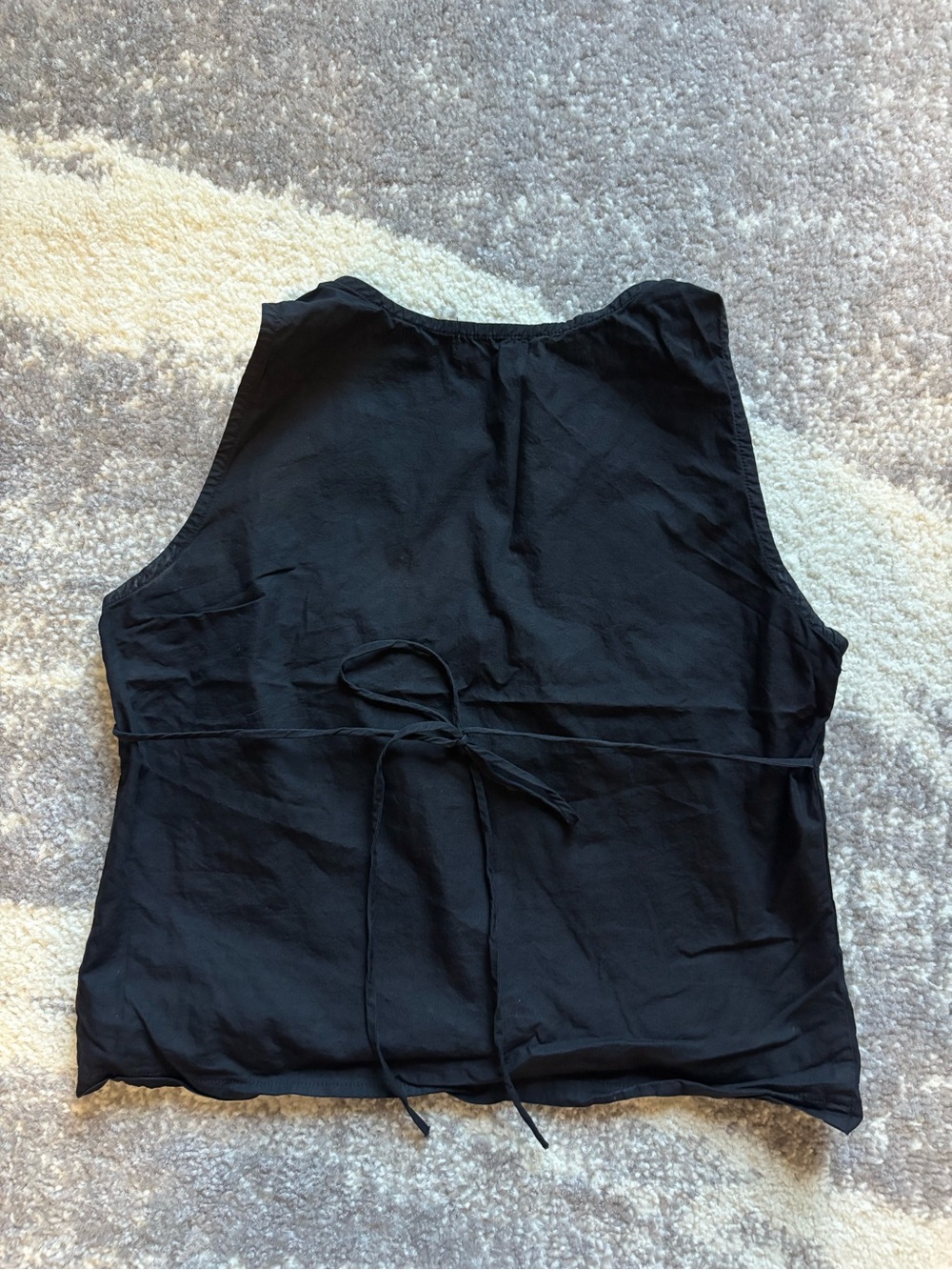 Mi Black Sleeveless Wrap-Detail V-Neck Crop Tank - Picture 2 of 4